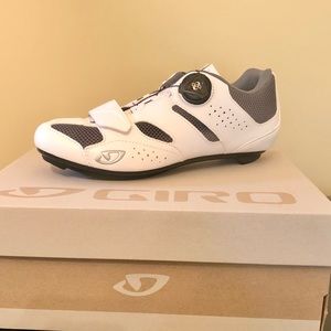 New In Box - Women’s Giro SAVIX W Cycling Shoes - Size 7.5